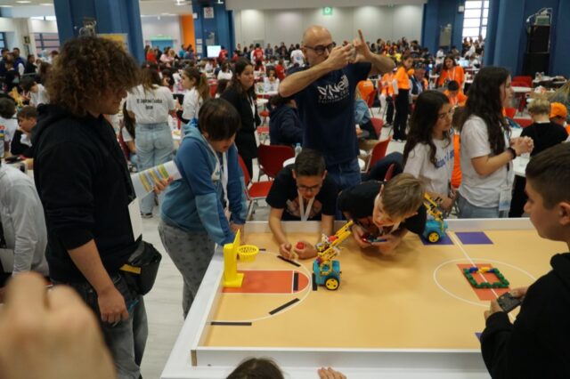 bastemball stem basket robot tpbot competition mediterranean robomatheia roboμάθεια