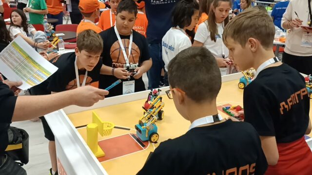 bastemball stem competition πανελλήνιος διαγωνισμός stem εκπαιδευτικής ρομποτικής διεθνής μπασκετ robot tpbot car elecfreaks 1η θεση robomatheia roboμάθεια προκριματικά τελικός