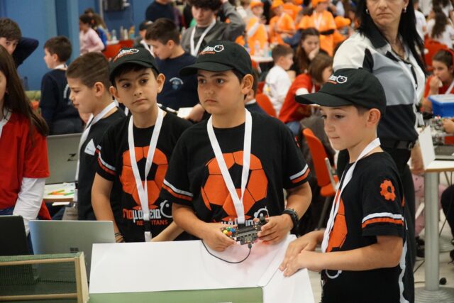 LEGO WeDo 2.0 microbit scratch κώδικας κατασκευή Robokids · Μικροι Επιστημονες Αγωνιστικη Ρομποτικη Διεθνης Διαγωνισμος Εκπαιδευτικης Ρομποτικης Εκπαιδευση STEM Εκπαιδευτικη Ρομποτικη Ρομποτικη για παιδια Roboμάθεια Red Titans 1ος Μεσογειακός Διαγωνισμός STEM 2025 Ποδόσφαιρο 2×2 2η θέση Διεθνώς roboμάθεια διάκριση αργυρό μετάλλιο