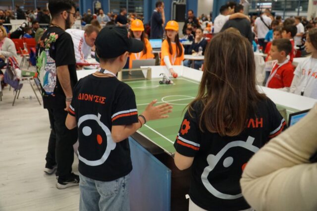 πανελλήνιος διαγωνισμός εκπαιδευτικής ρομποτικής stem soccer football quarter final 1 st place 2nd place 3rd place robots coding kids lego wedo scratch microbit play learn fun robot robotics robomatheia αγωνιστική ρομποτική αθλητική ρομποτική