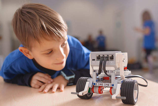 https://robomatheia.gr/wp-content/uploads/2025/09/ρομπότ-robot-εκπαιδευτική-ρομποτική-για-παιδιά.jpg